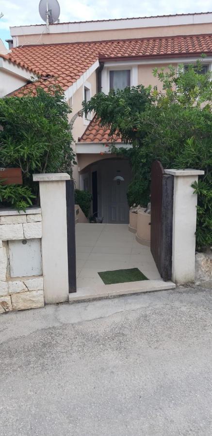 Apartments Luka Sevid Εξωτερικό φωτογραφία