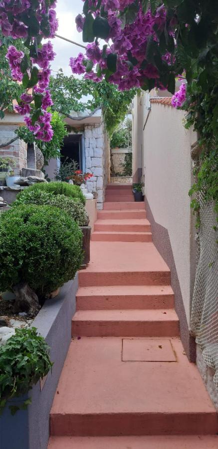 Apartments Luka Sevid Εξωτερικό φωτογραφία